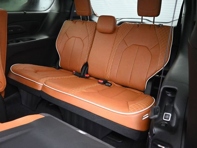 New 2026 Chrysler Pacifica Pinnacle image 14