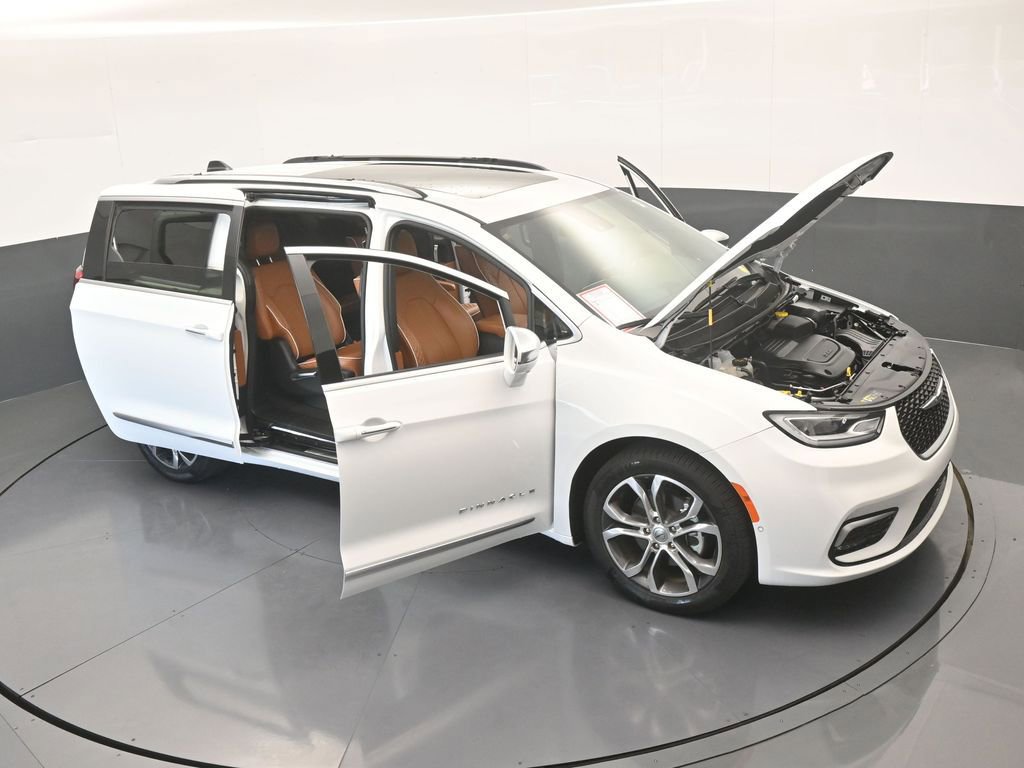 Used 2024 Chrysler Pacifica Pinnacle image 85