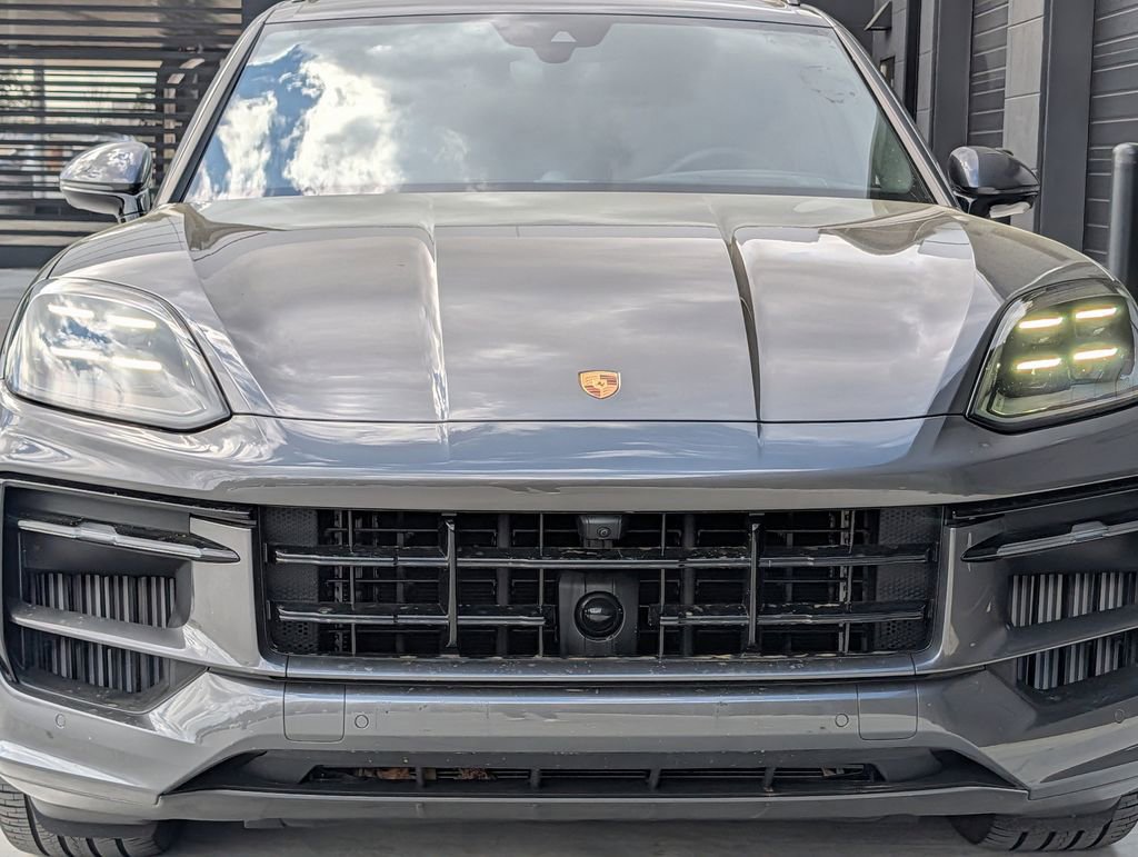 Certified 2025 Porsche Cayenne GTS image 7