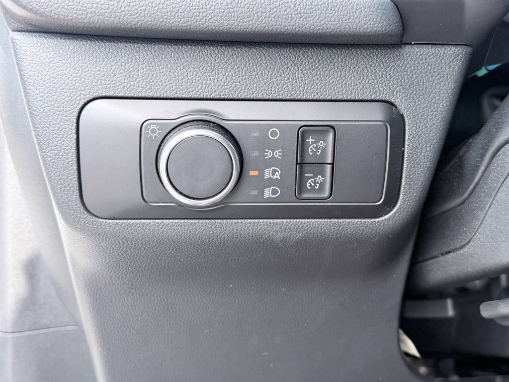 Used 2025 Ford Escape Active AWD/4WD image 11