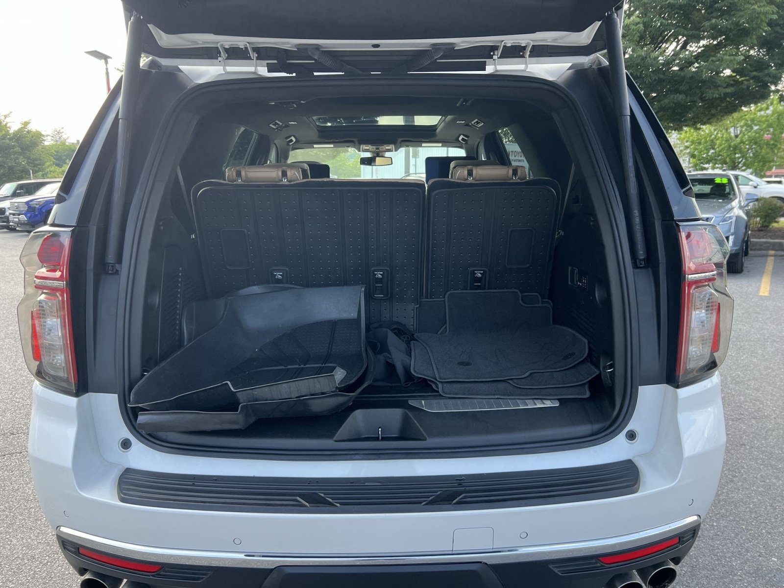 Used 2021 Chevrolet Tahoe Premier AWD/4WD image 27