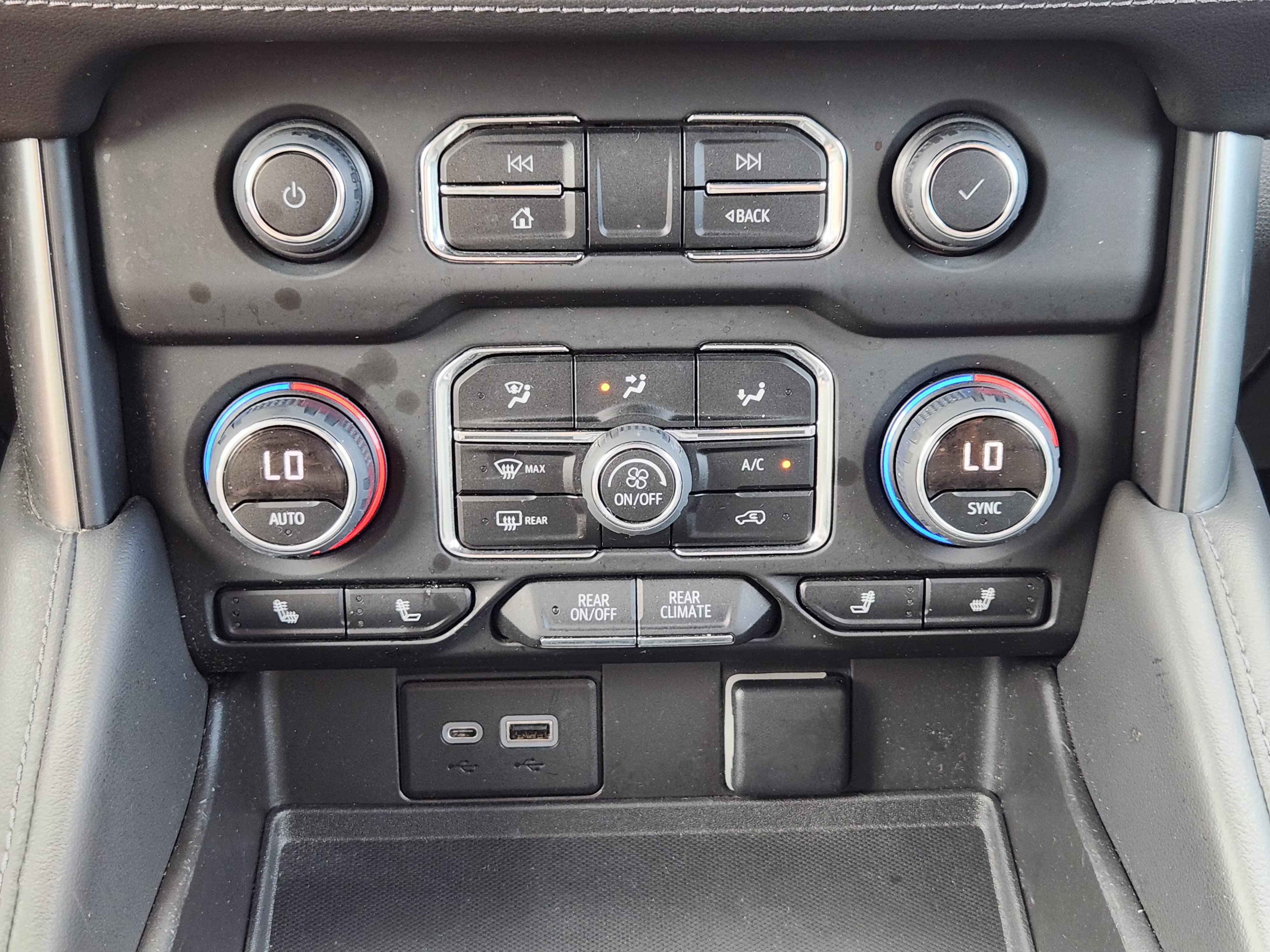 Used 2022 Chevrolet Tahoe LT w/ Luxury Package RWD image 20