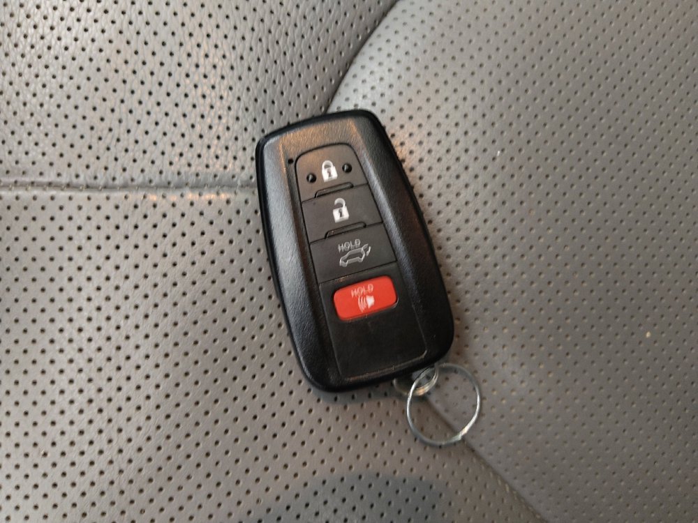 Used 2020 Toyota Highlander Limited image 32