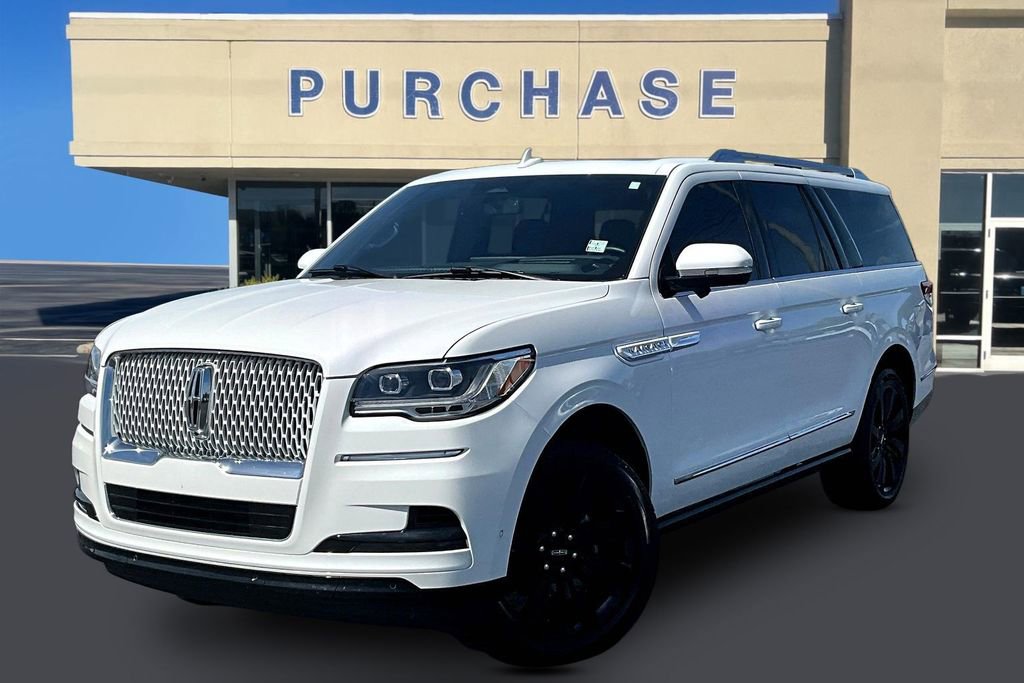 Used 2024 Lincoln Navigator L Reserve AWD/4WD image 3