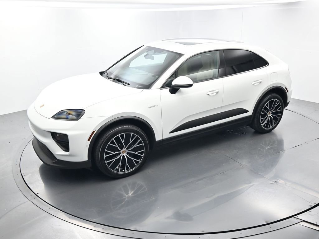 Certified 2025 Porsche Macan Electric RWD image 34