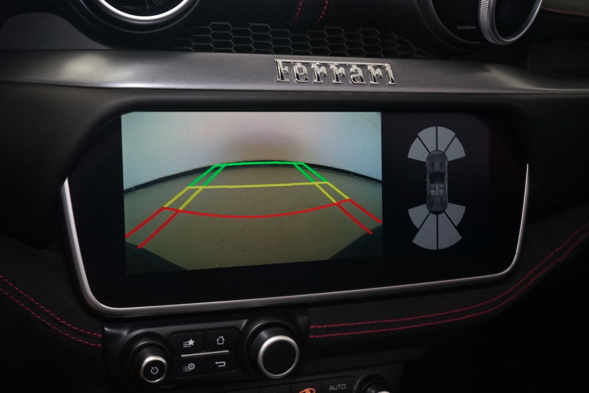 Used 2019 Ferrari Portofino RWD image 14