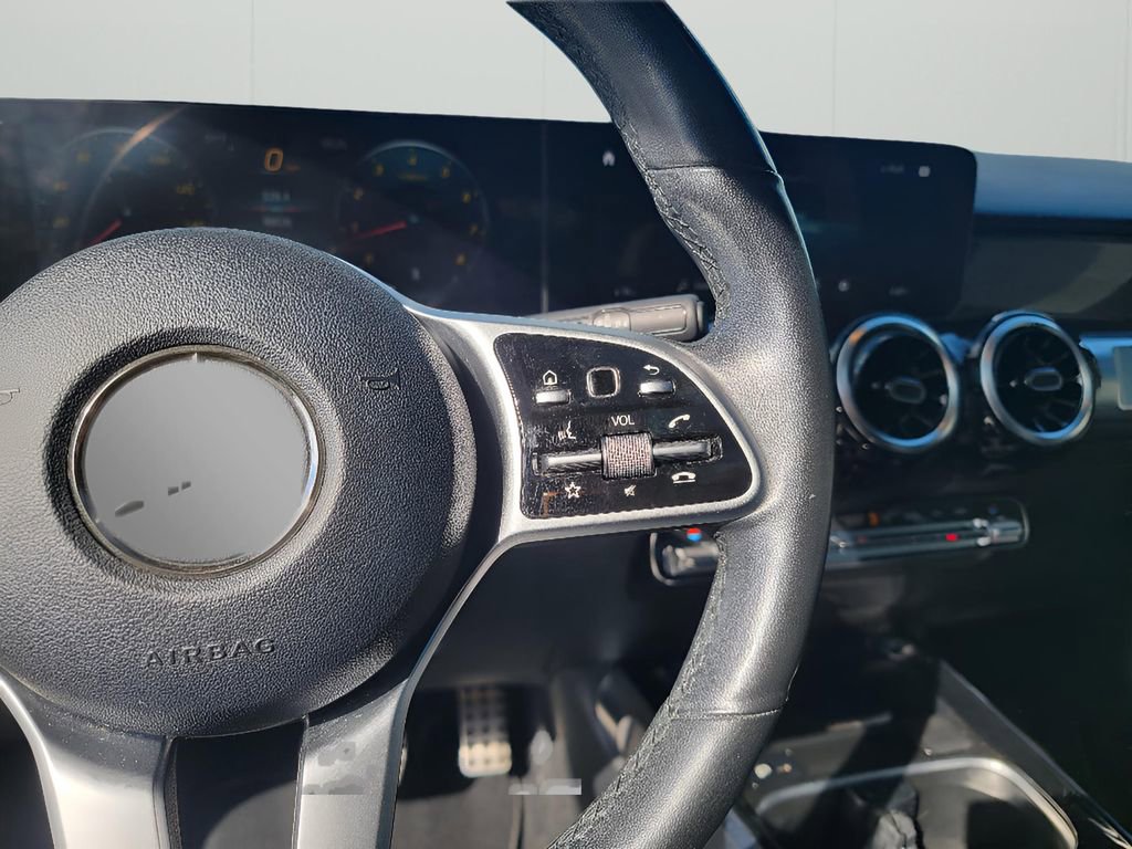 Used 2020 Mercedes-Benz GLB 250 4MATIC image 16