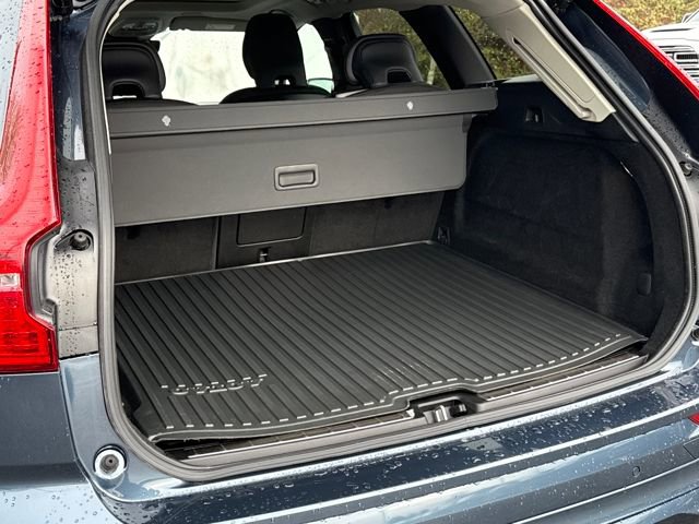 Used 2022 Volvo XC60 B5 Momentum image 11