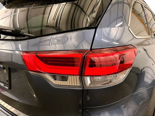 Used 2018 Toyota Highlander XLE AWD/4WD image 30