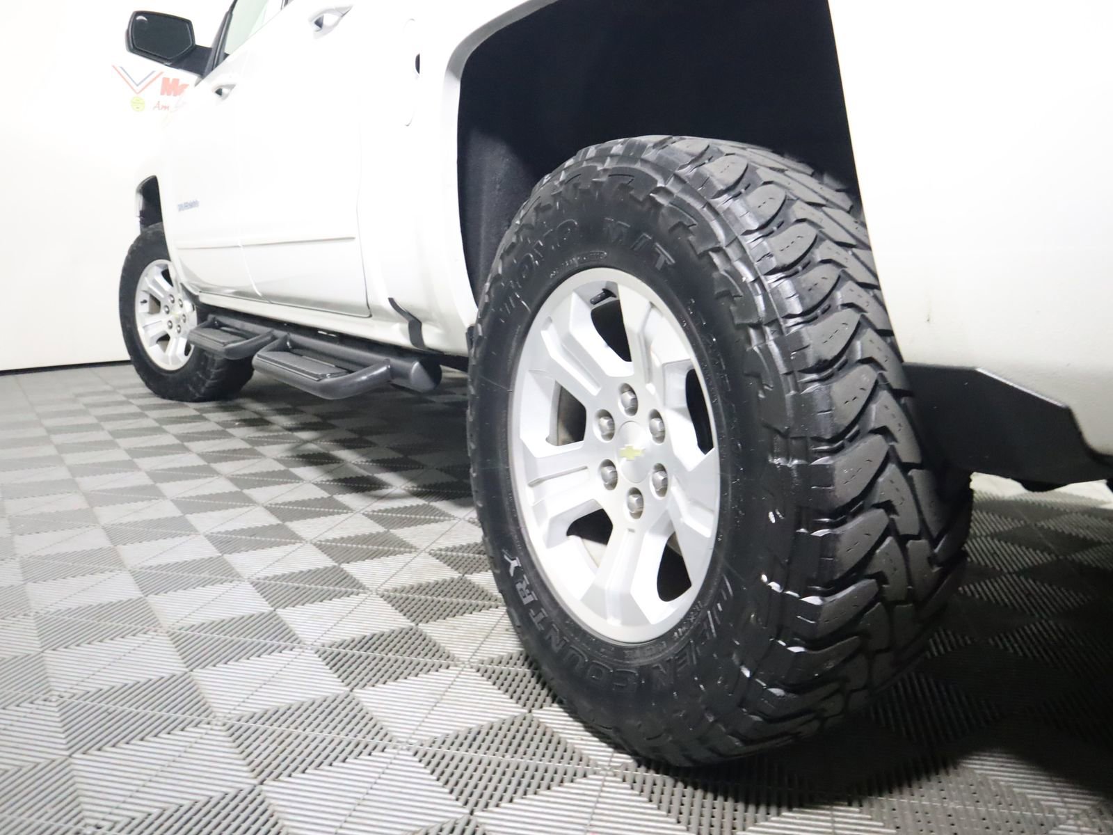 Used 2018 Chevrolet Silverado 1500 LT w/ All Star Edition AWD/4WD image 9