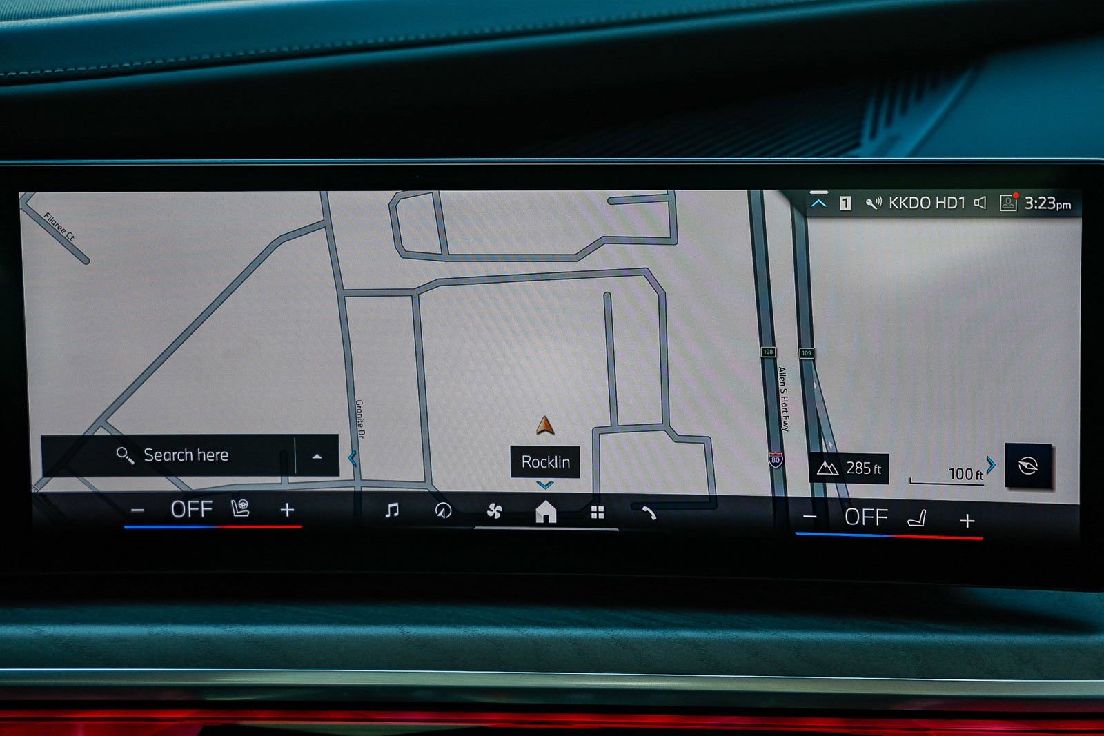 Used 2026 BMW 750e xDrive image 12