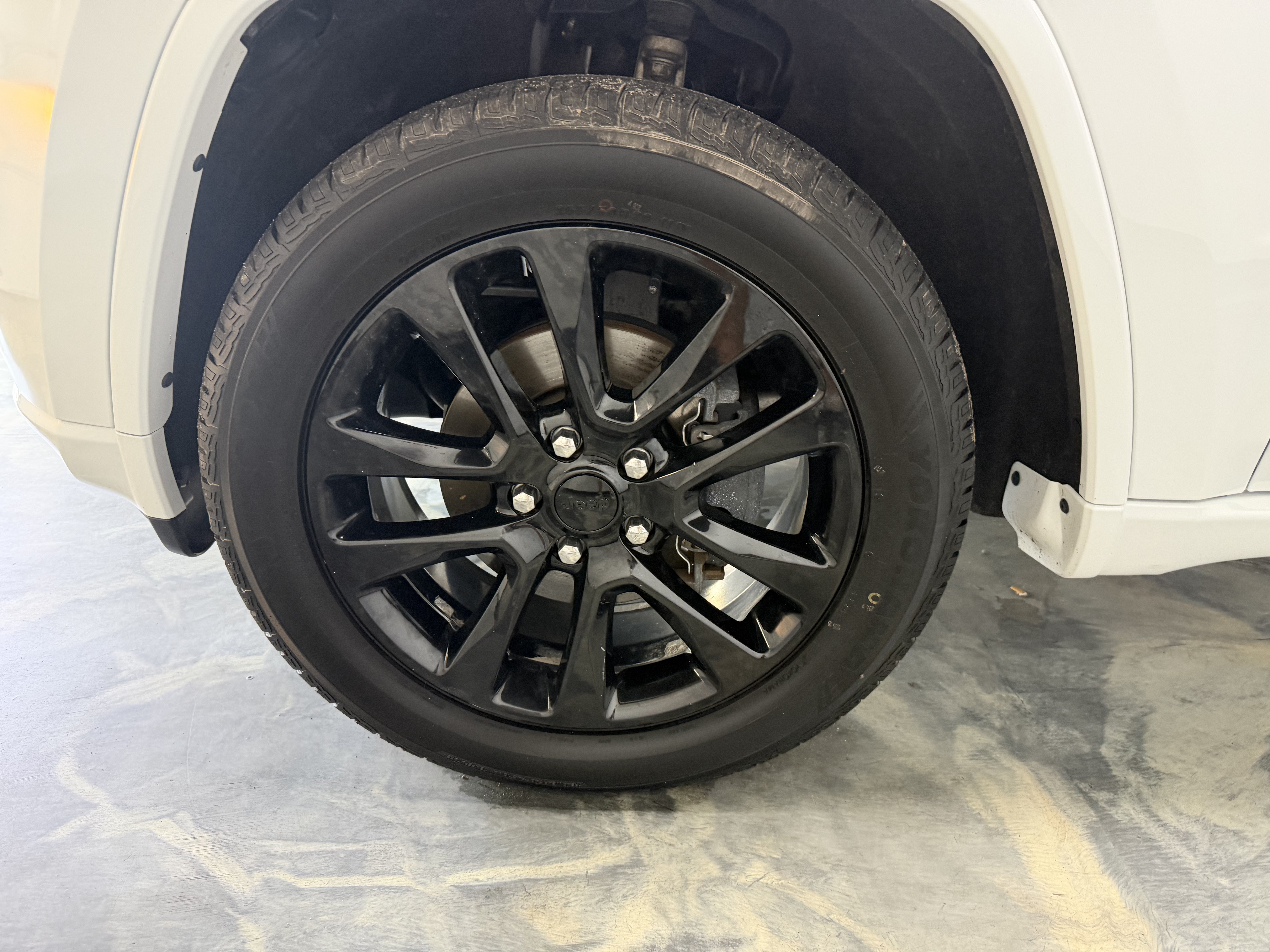 Used 2017 Jeep Grand Cherokee Altitude AWD/4WD image 27