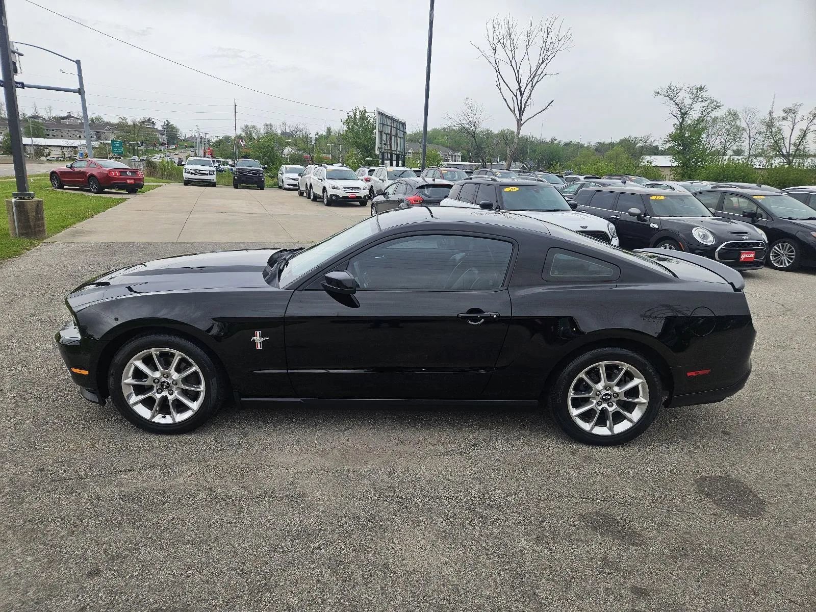 Used 2011 Ford Mustang Premium w/ 202A Rapid Spec Order Code RWD image 4