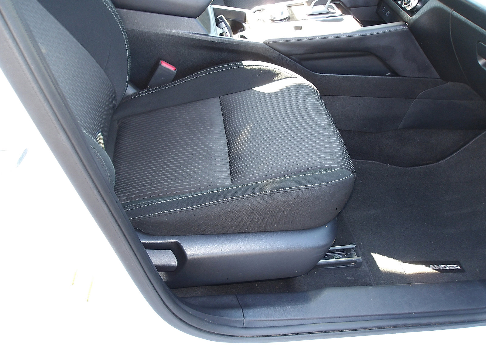 Used 2024 Mitsubishi Outlander ES image 9