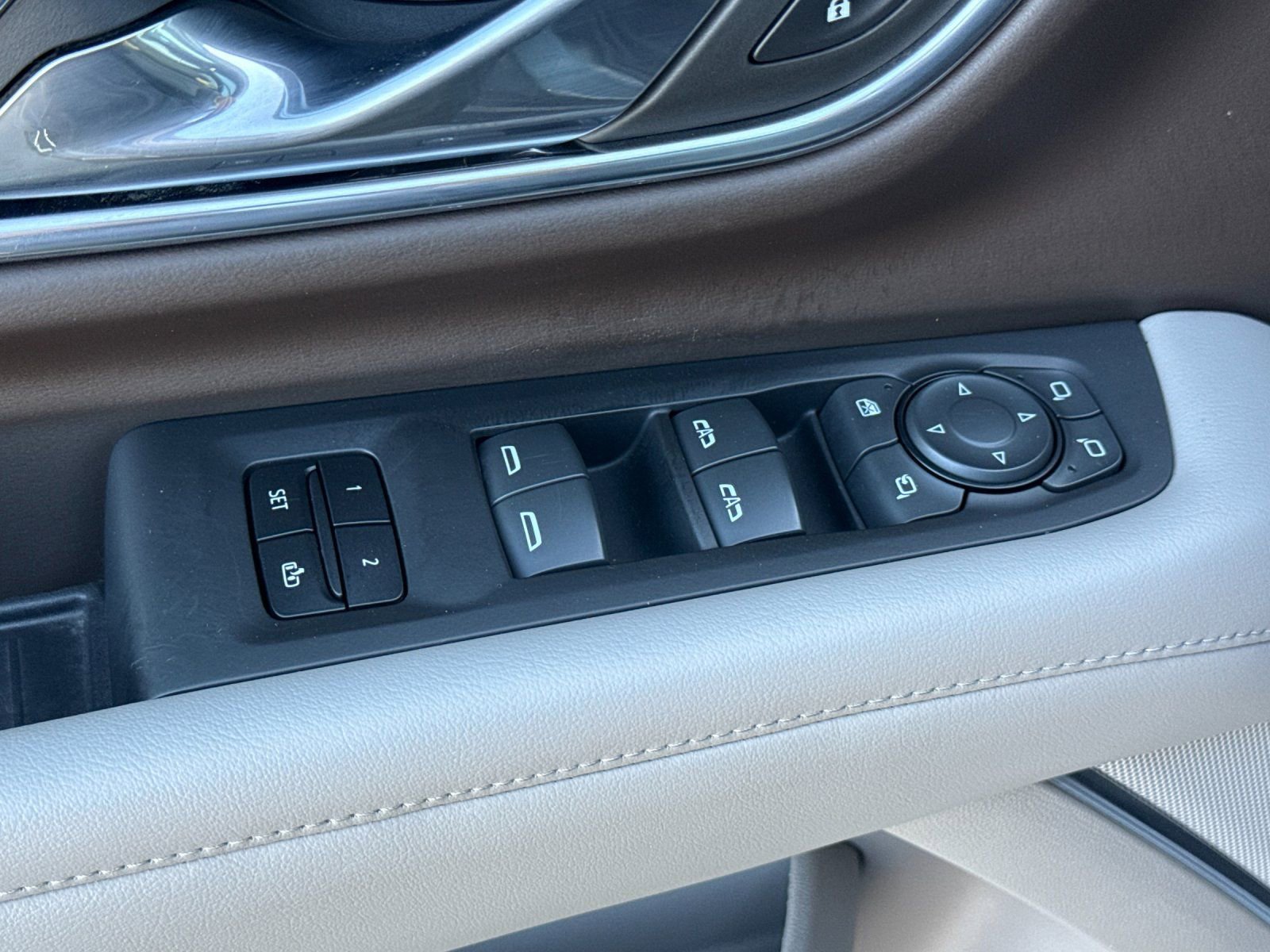 Used 2023 Chevrolet Suburban Z71 w/ Luxury Package image 11