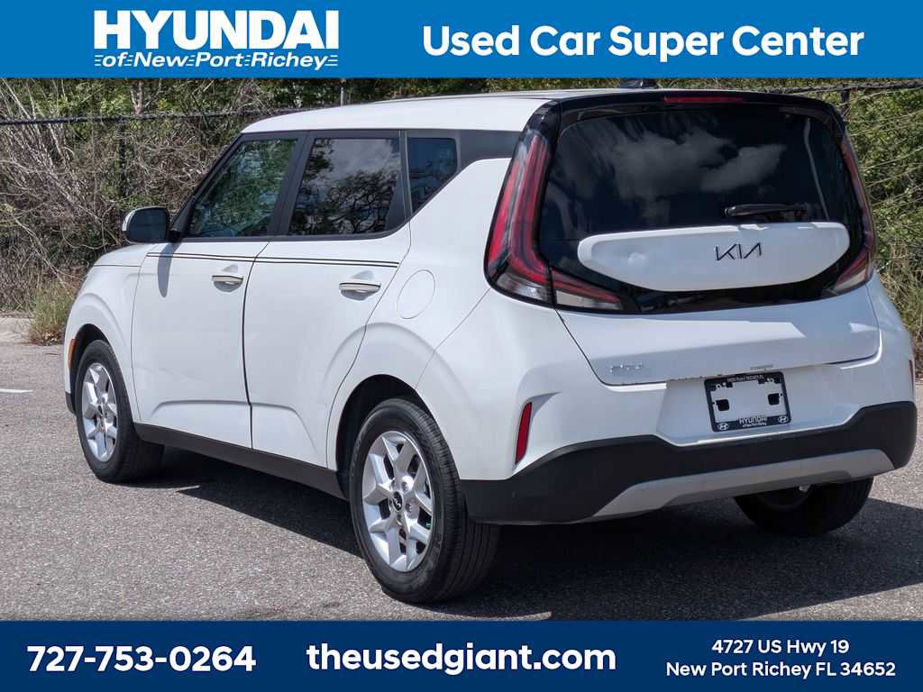 Used 2024 Kia Soul LX w/ Option Group 015 image 3