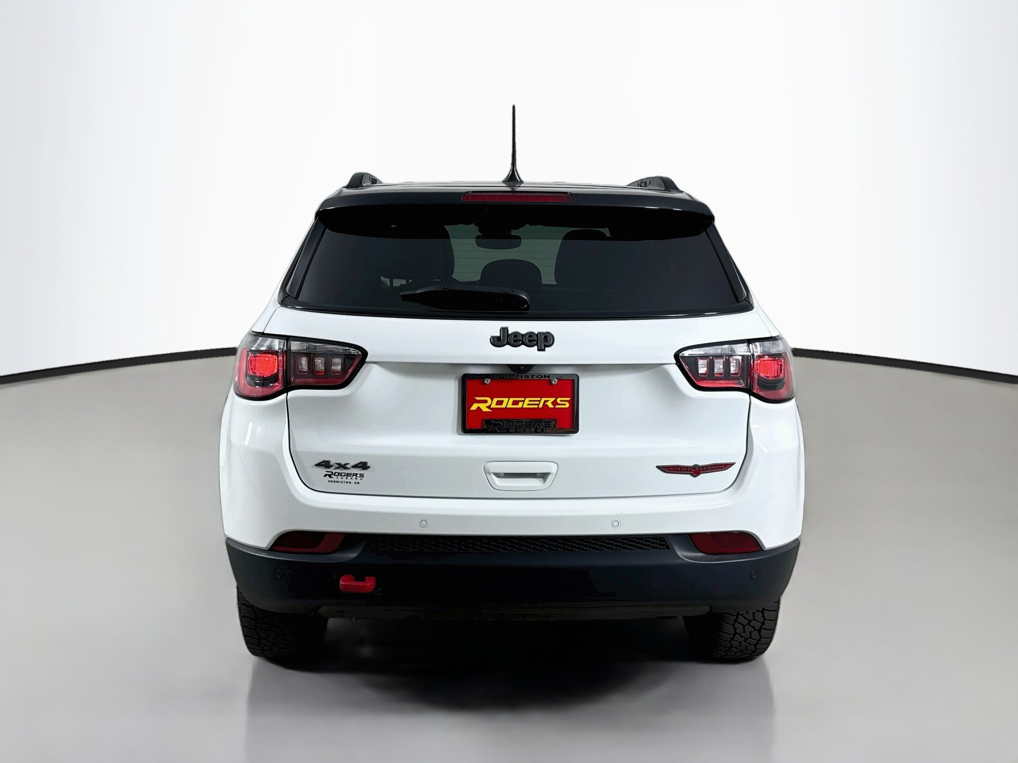 Used 2024 Jeep Compass Trailhawk AWD/4WD image 7