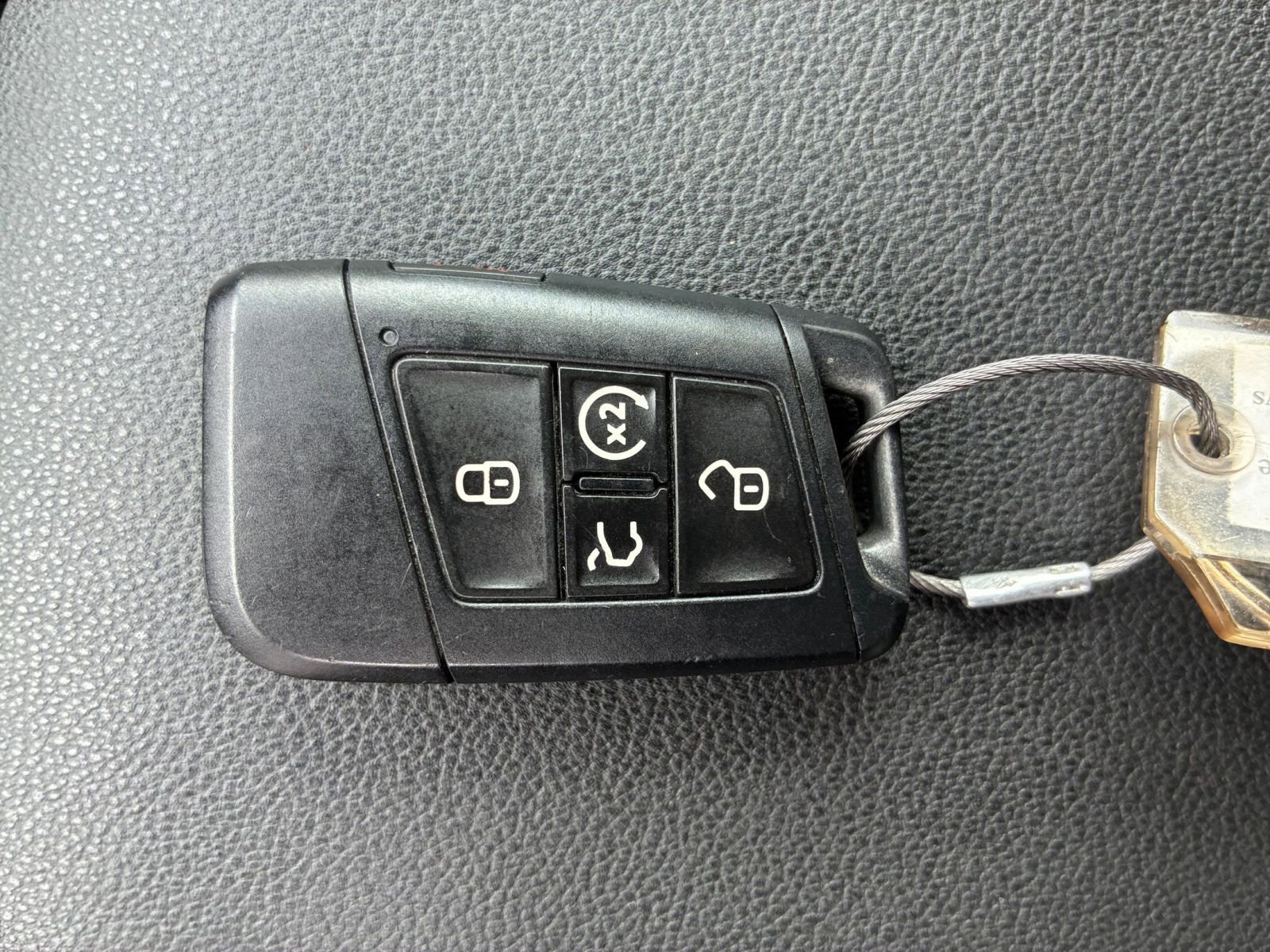 Used 2025 Volkswagen Taos SE FWD image 25