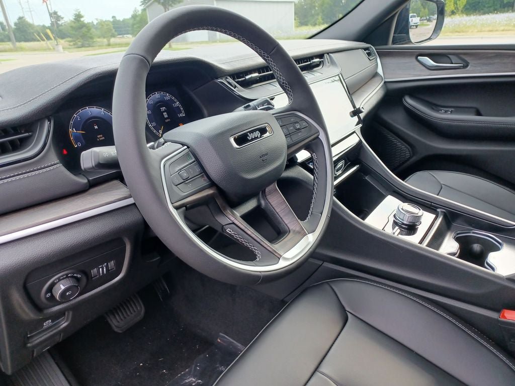 New 2026 Jeep Grand Cherokee Limited AWD/4WD image 11