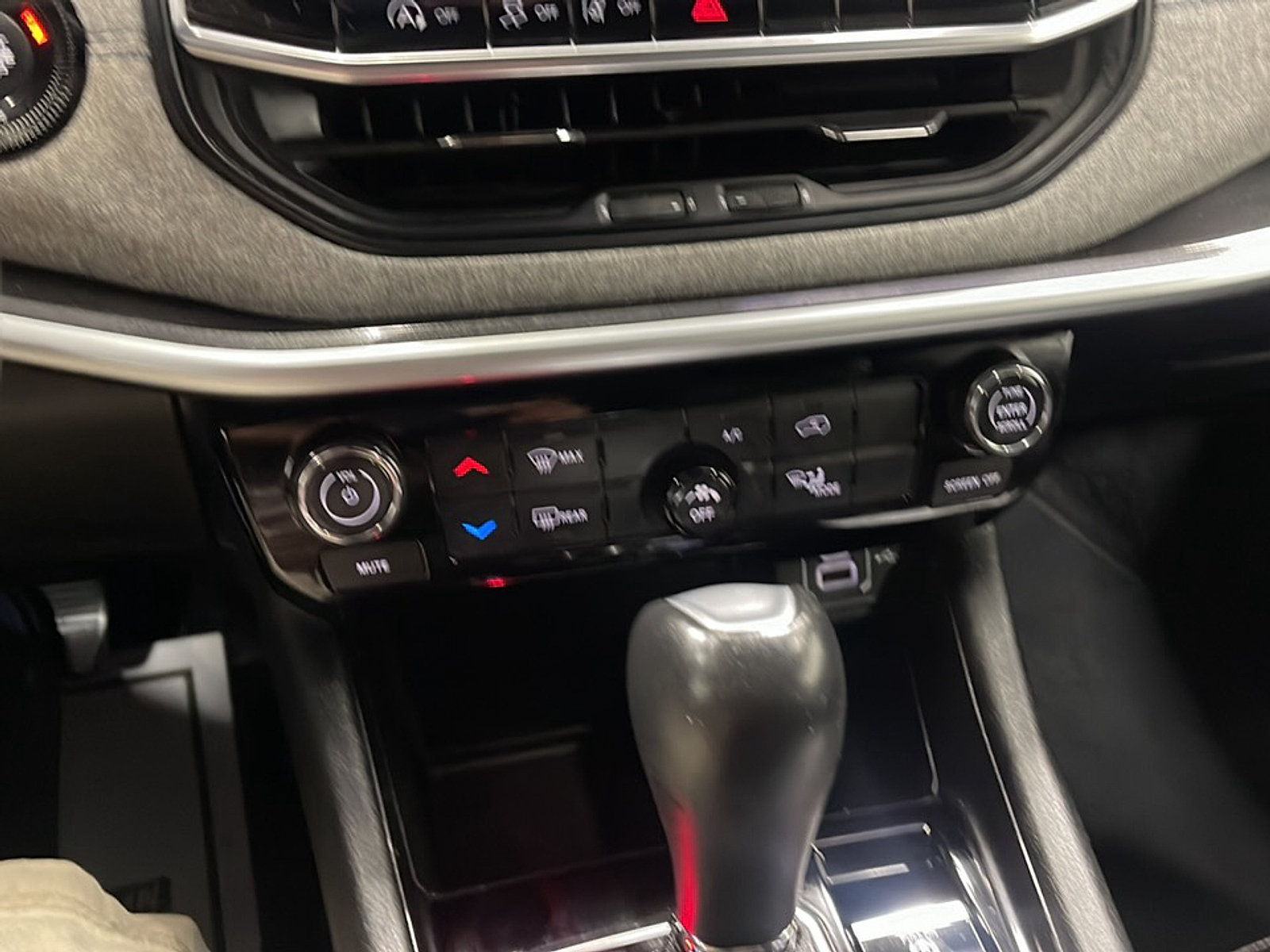 Used 2024 Jeep Compass Latitude AWD/4WD image 10