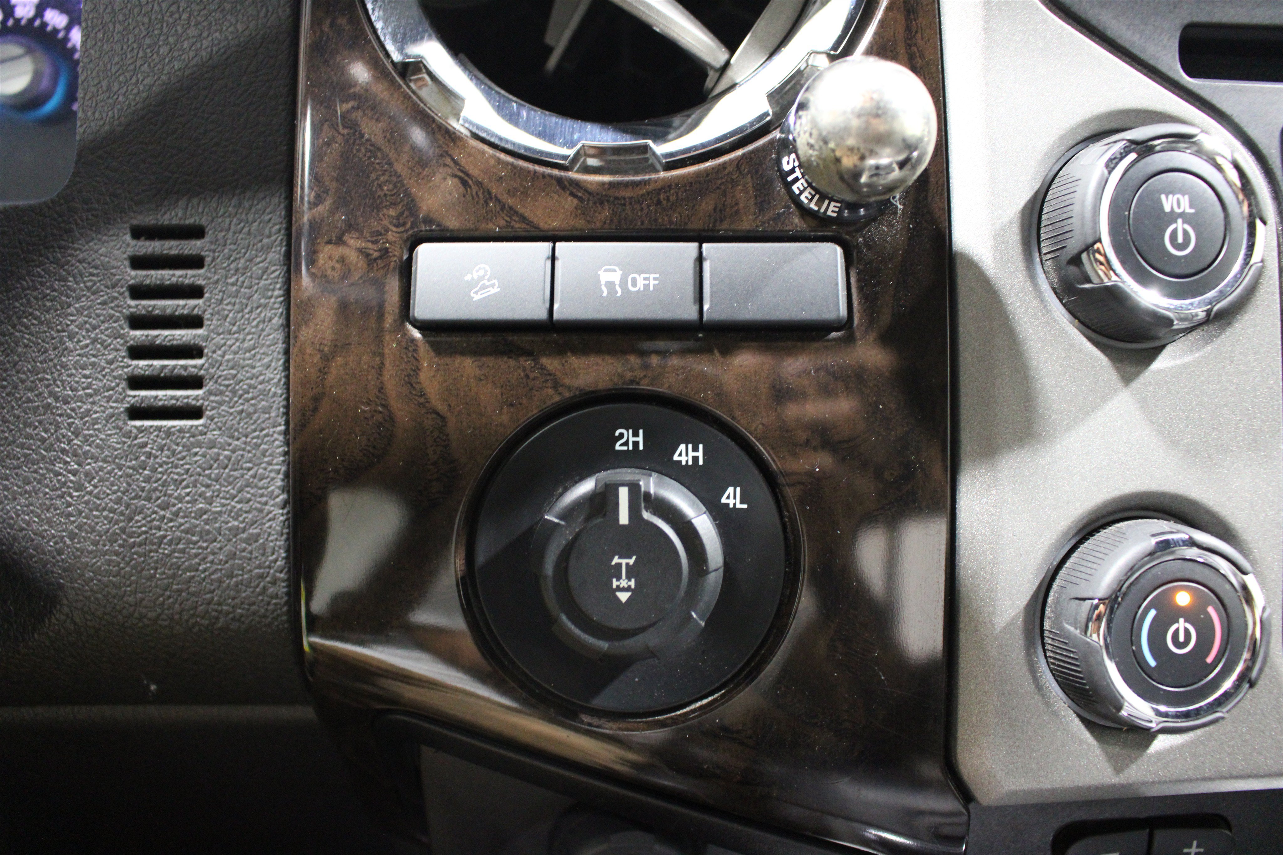 Used 2013 Ford F250 Platinum w/ FX4 Off Road Pkg AWD/4WD image 19