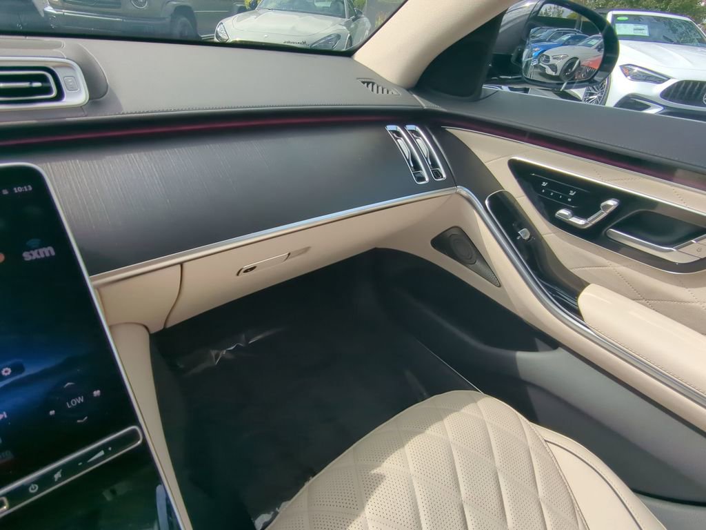New 2025 Mercedes-Benz S 580e 4MATIC Sedan image 4