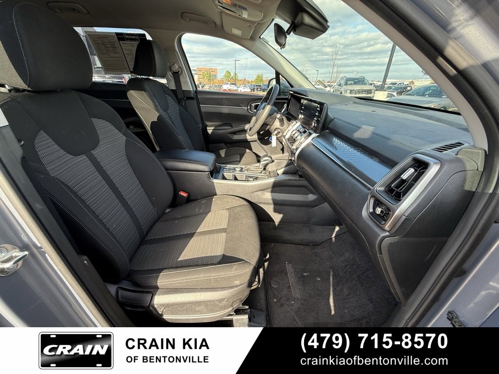 Used 2023 Kia Sorento LX image 31
