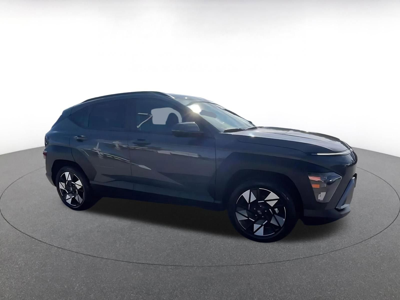 Used 2025 Hyundai Kona SEL FWD image 2