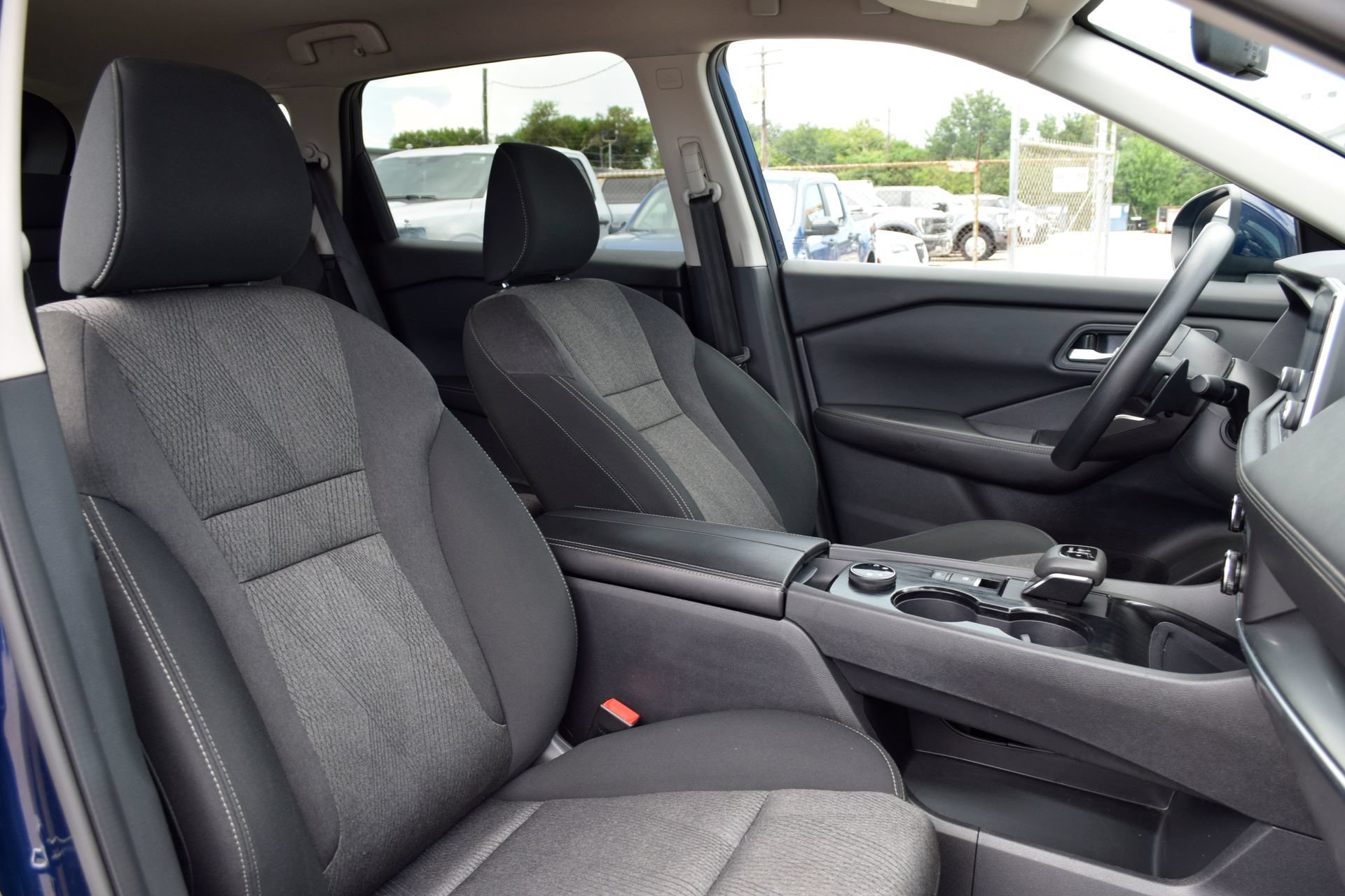 Used 2024 Nissan Rogue SV AWD/4WD image 23