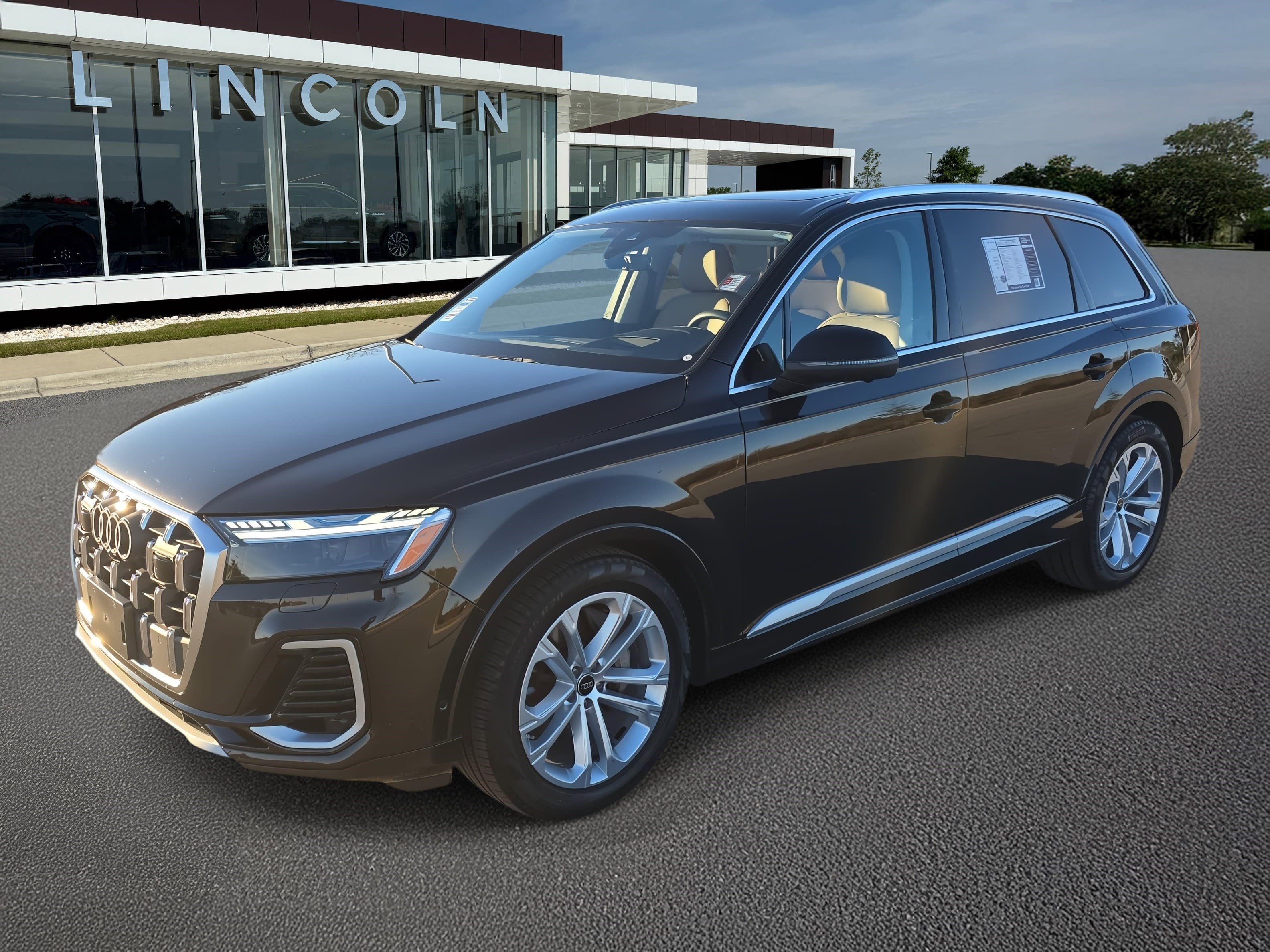 Used 2025 Audi Q7 3.0T Prestige image 1