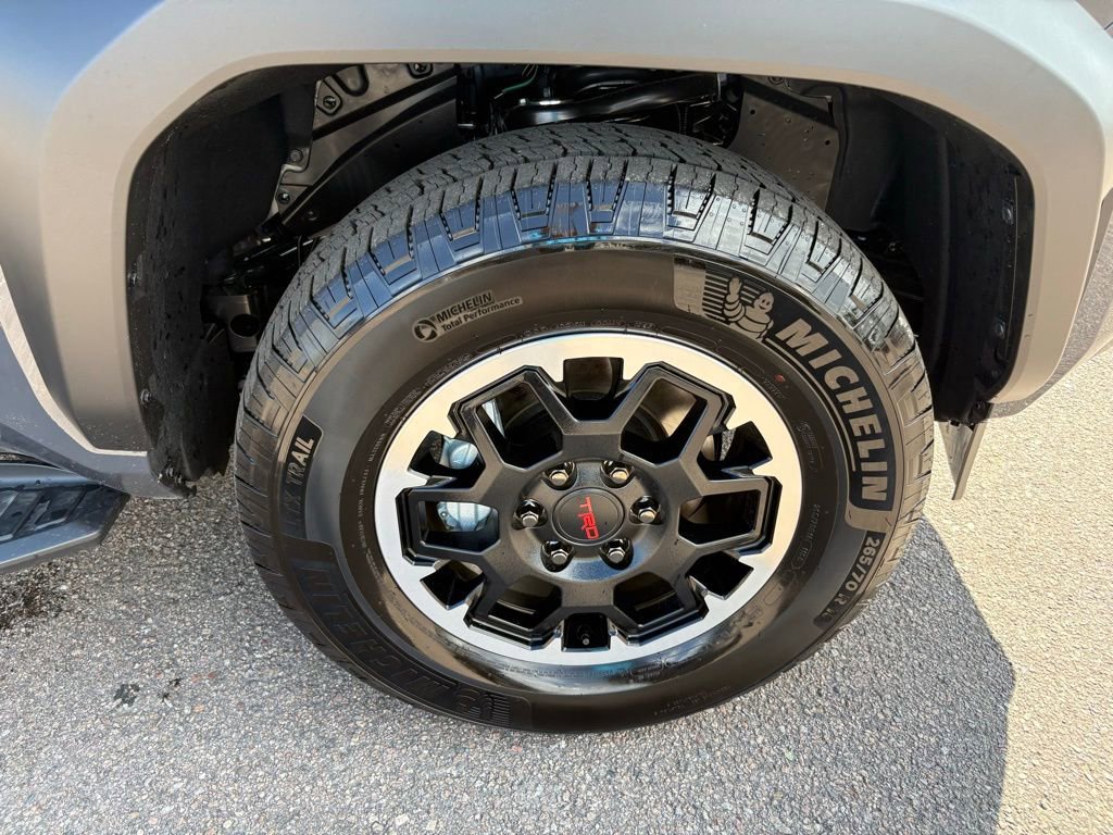 Used 2025 Toyota 4Runner TRD Off-Road image 36