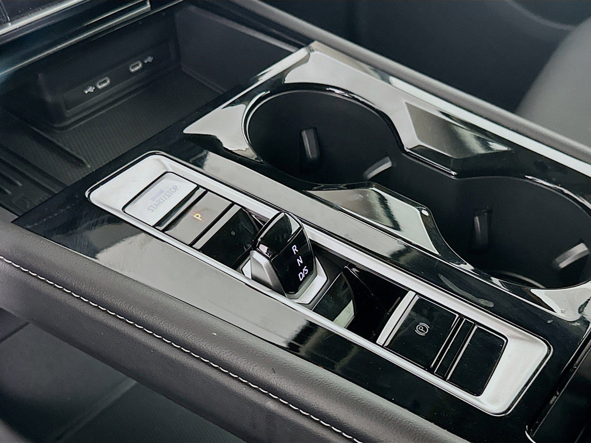 Used 2025 Volkswagen Atlas SE image 25