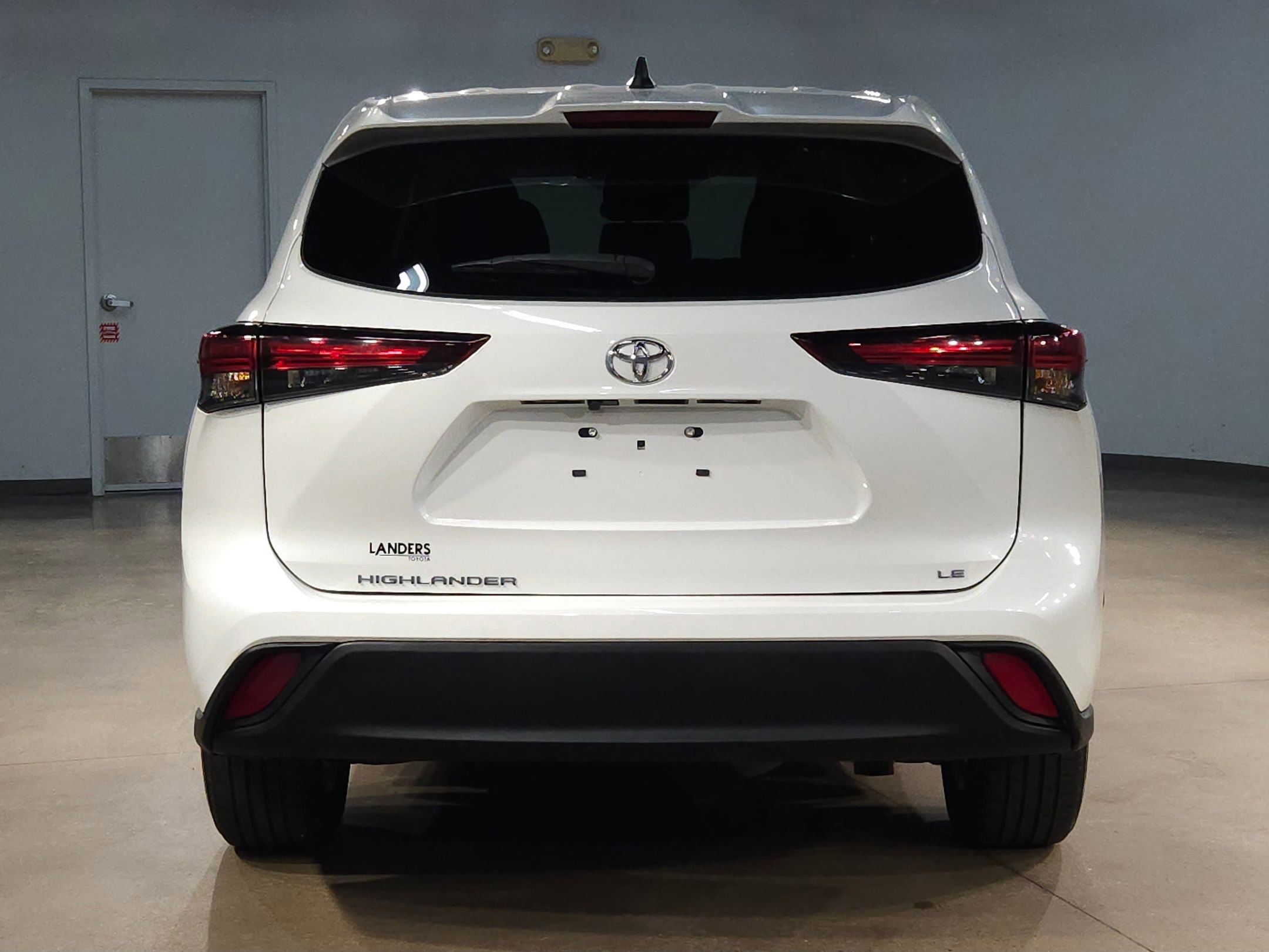 Certified 2025 Toyota Highlander LE FWD image 6
