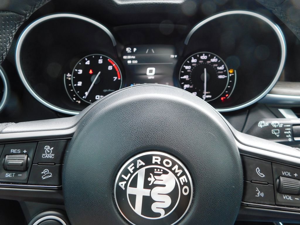 Used 2023 Alfa Romeo Stelvio Ti AWD/4WD image 33