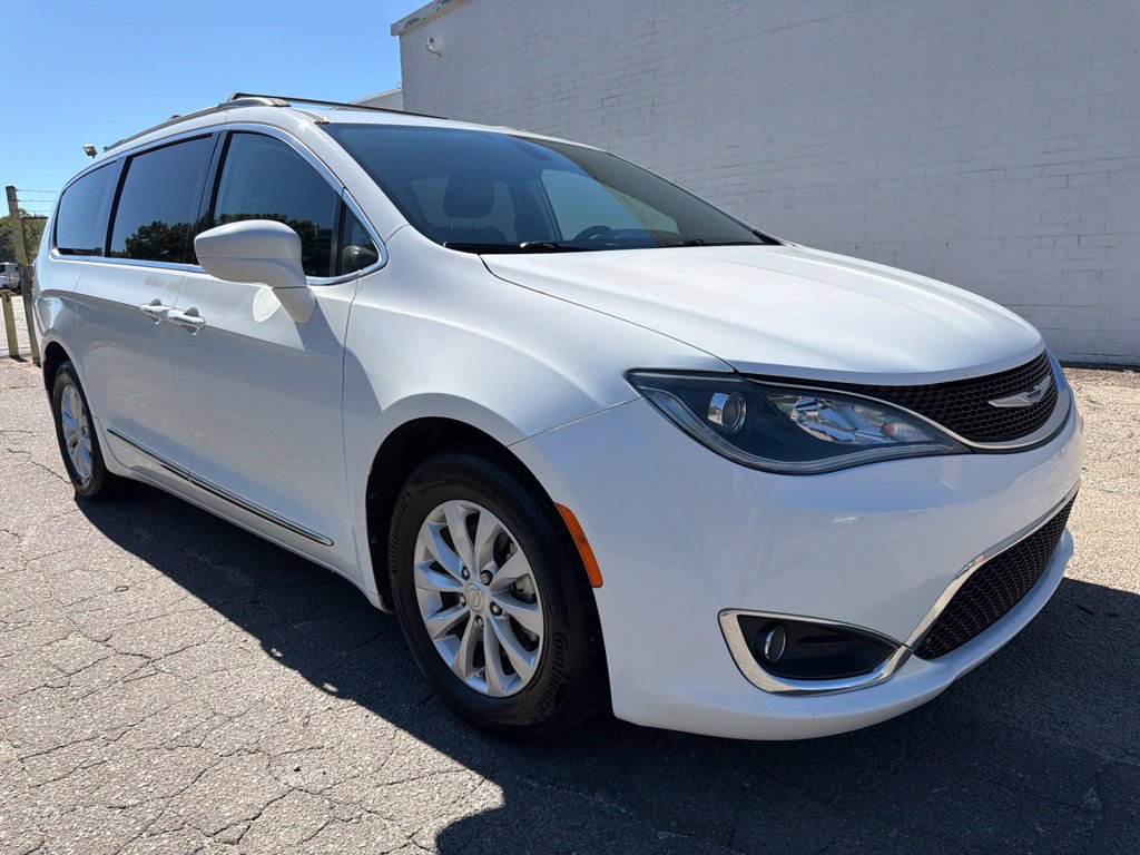 Used 2017 Chrysler Pacifica Touring-L FWD image 8