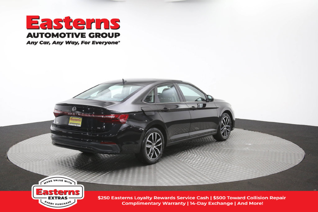 Used 2025 Volkswagen Jetta SE FWD image 41