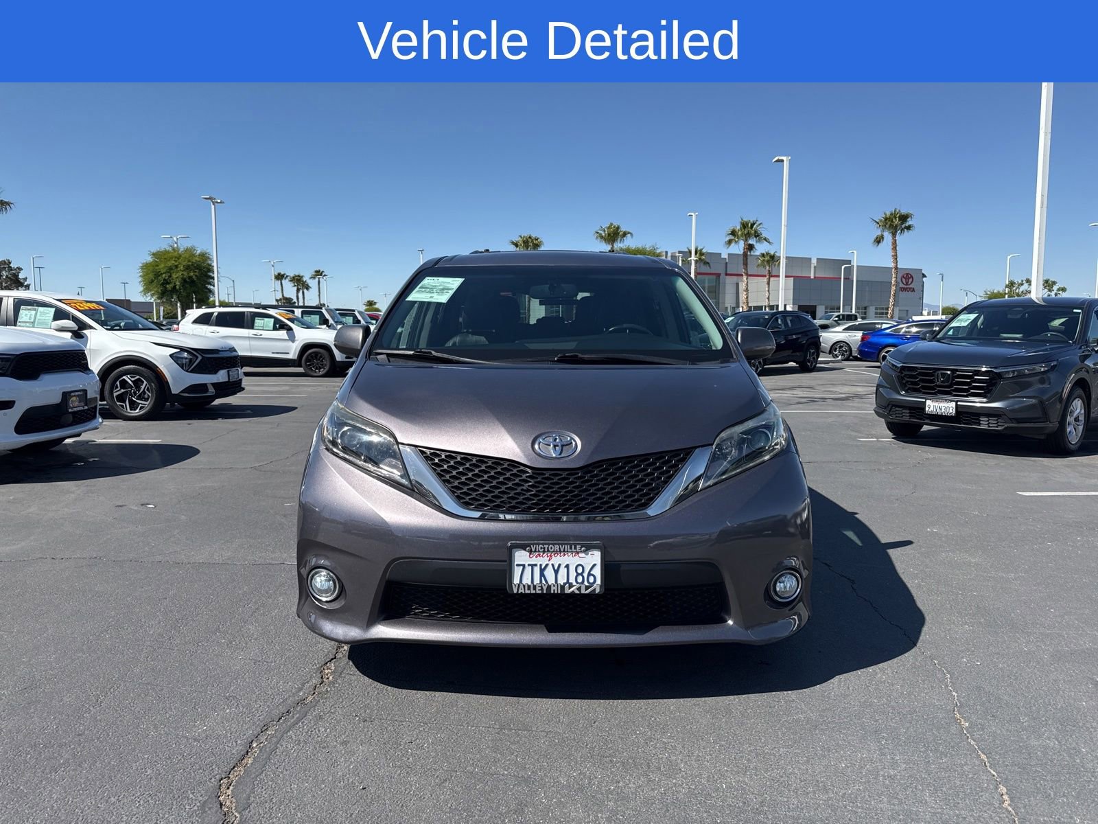 Used 2016 Toyota Sienna SE FWD image 2