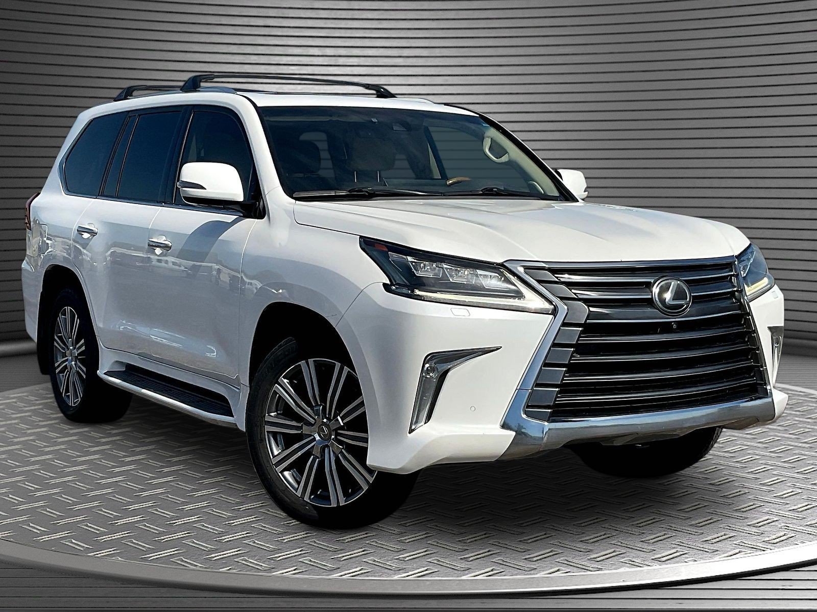 Used 2017 Lexus LX 570 4WD w/ Luxury Package