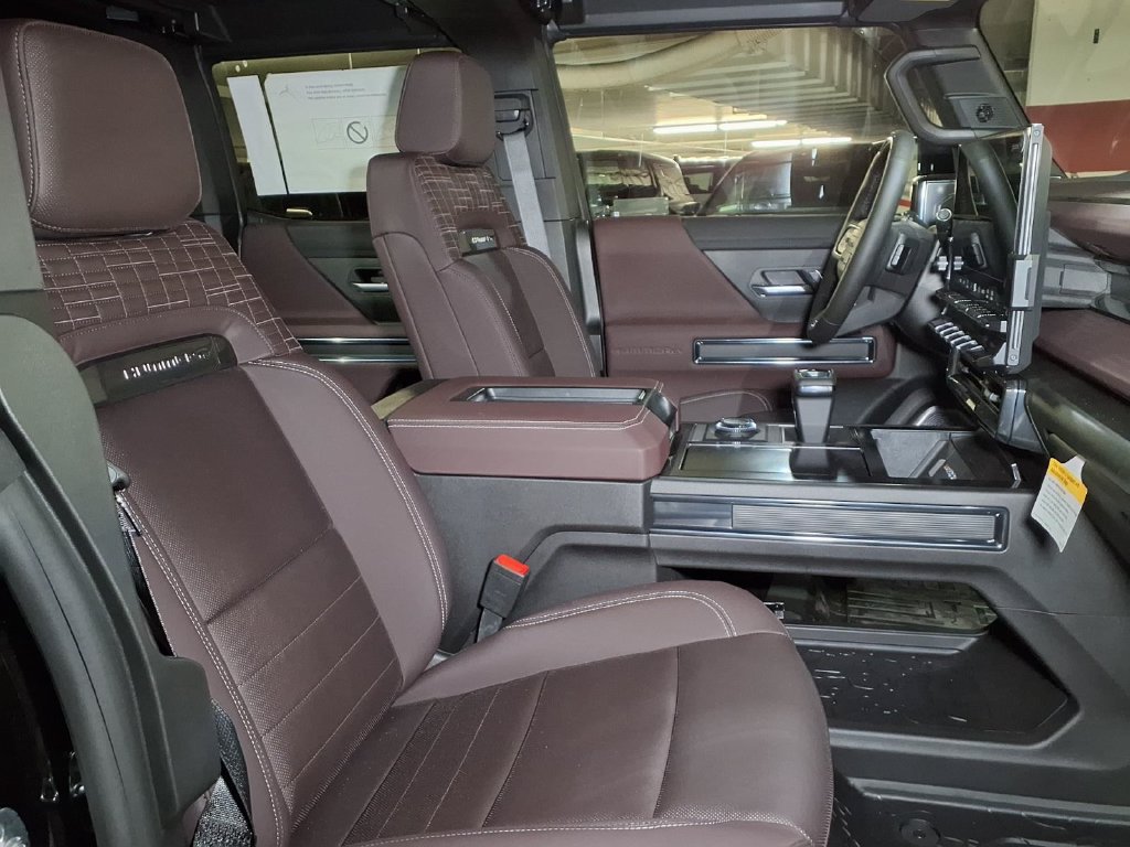 New 2026 GMC Hummer EV 4x4 Crew Cab w/ LPO, Illumination Package image 6