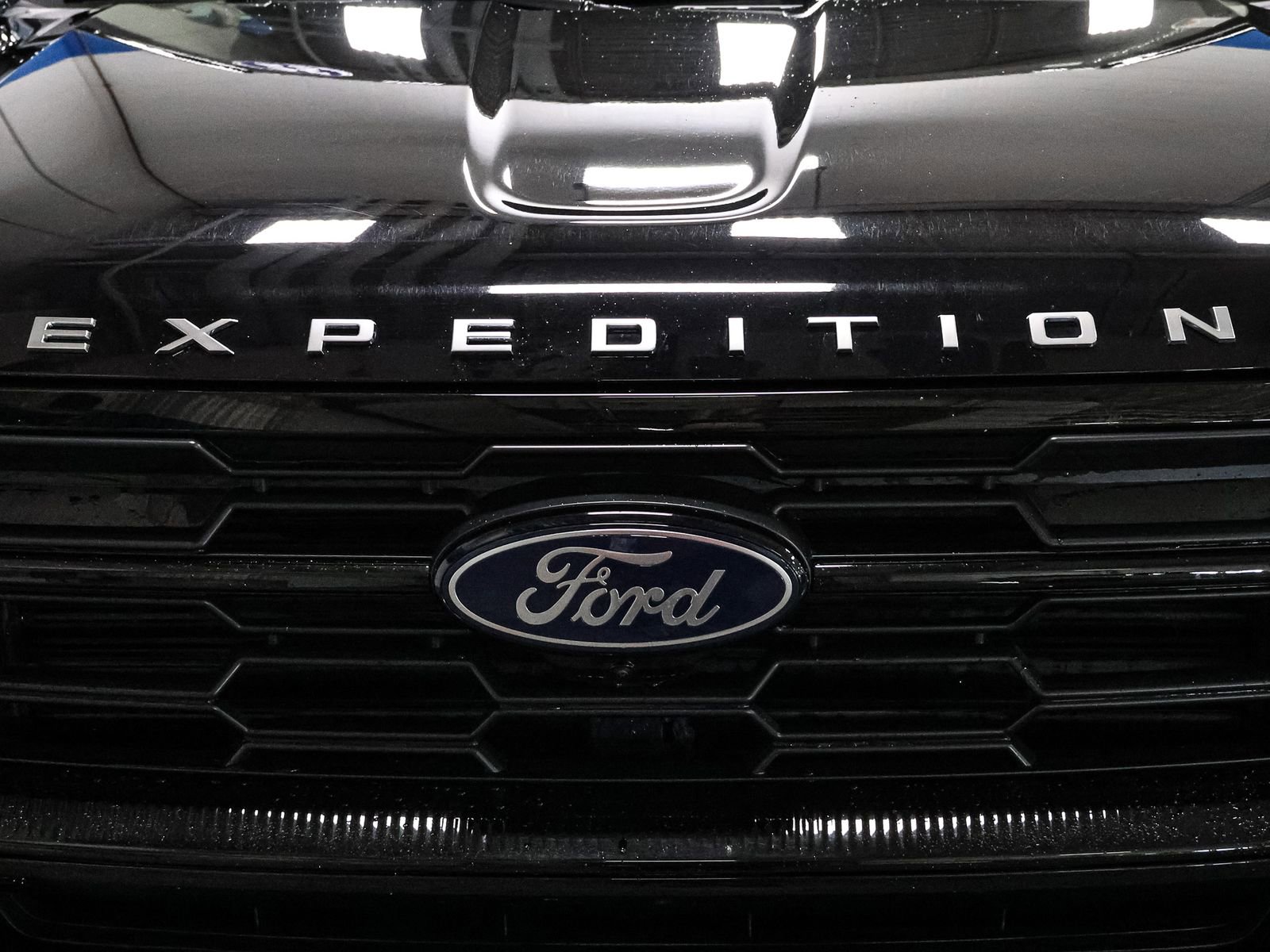 Certified 2025 Ford Expedition Active image 13