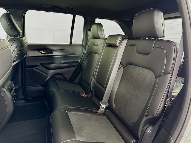New 2025 Jeep Grand Cherokee Altitude image 24