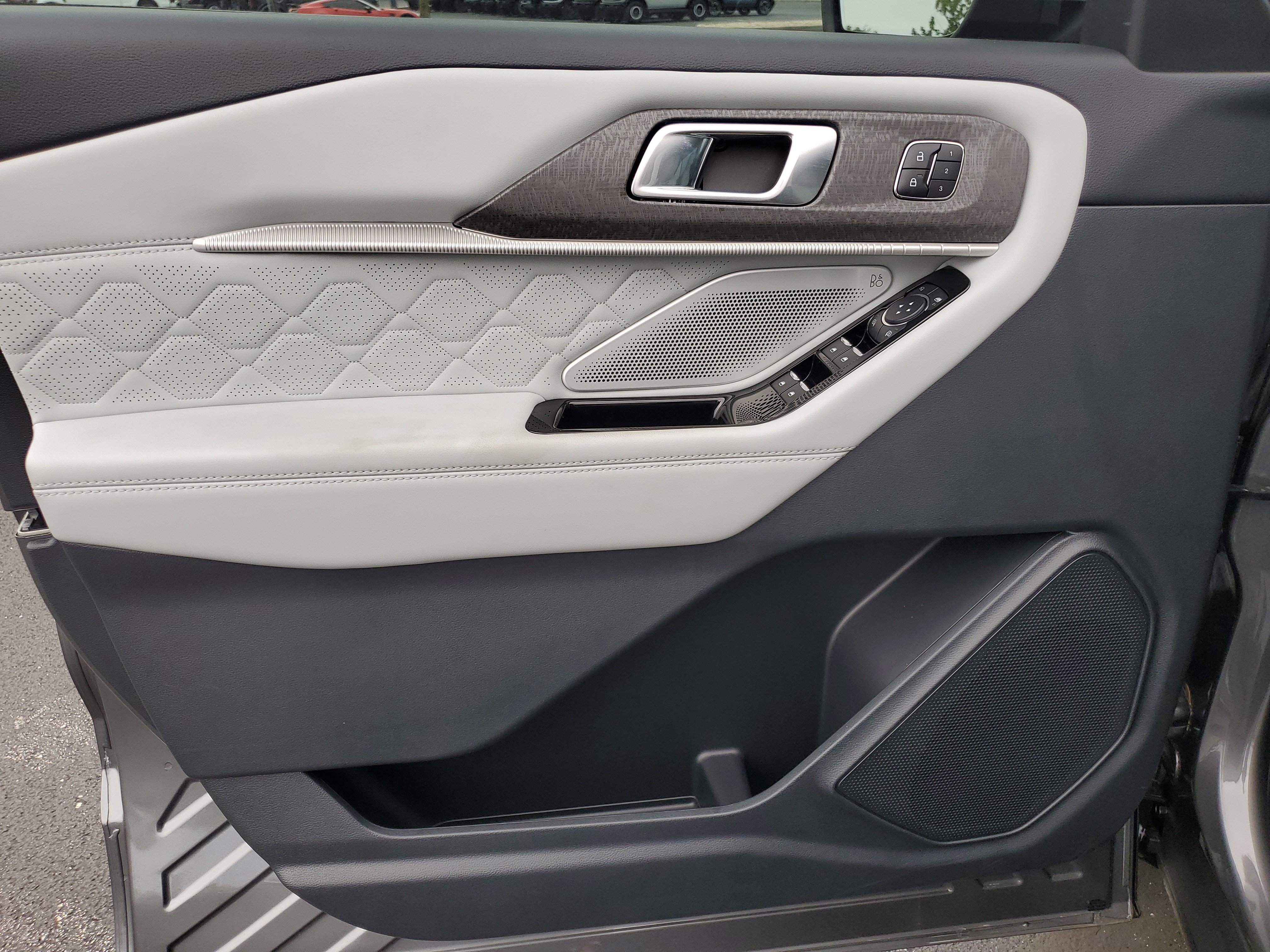 New 2026 Ford Explorer Platinum w/ LUX Leather Package AWD/4WD image 23