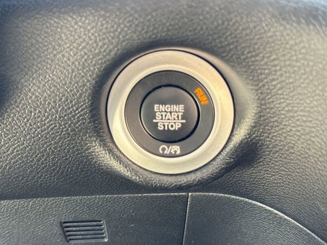 Used 2025 Chrysler Pacifica Select FWD image 17