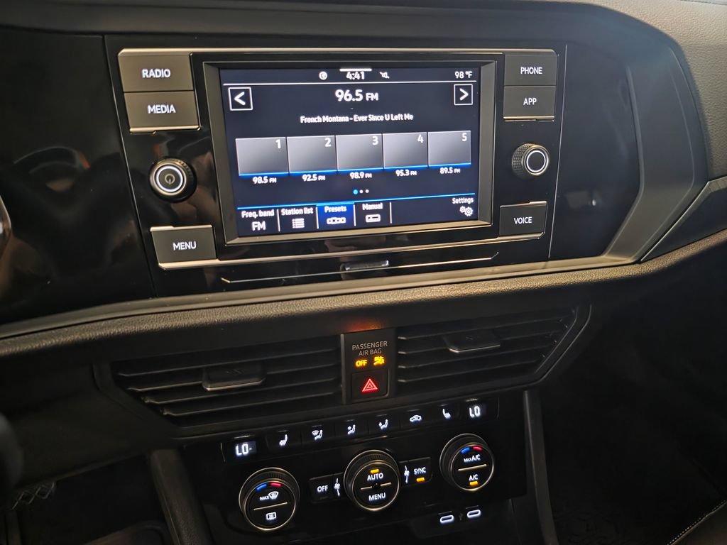 Used 2023 Volkswagen Jetta SE FWD image 27