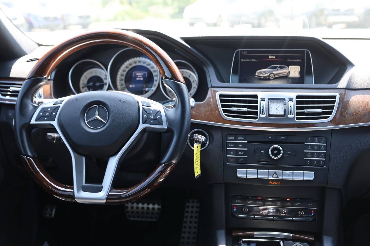 Used 2016 Mercedes-Benz E 350 4MATIC Sedan image 22