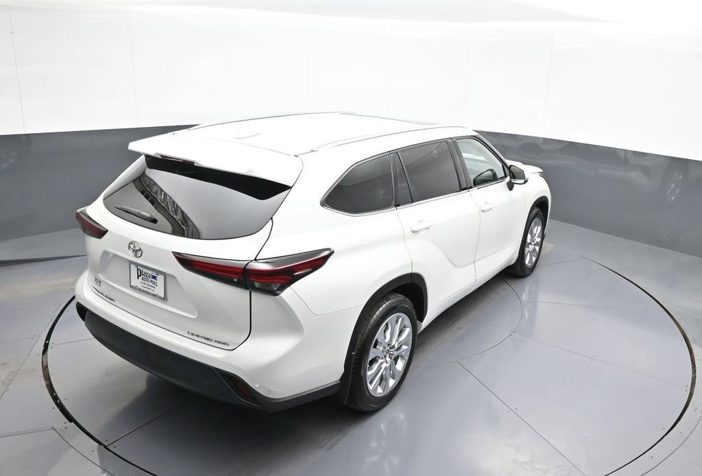 Used 2024 Toyota Highlander Limited AWD/4WD image 40