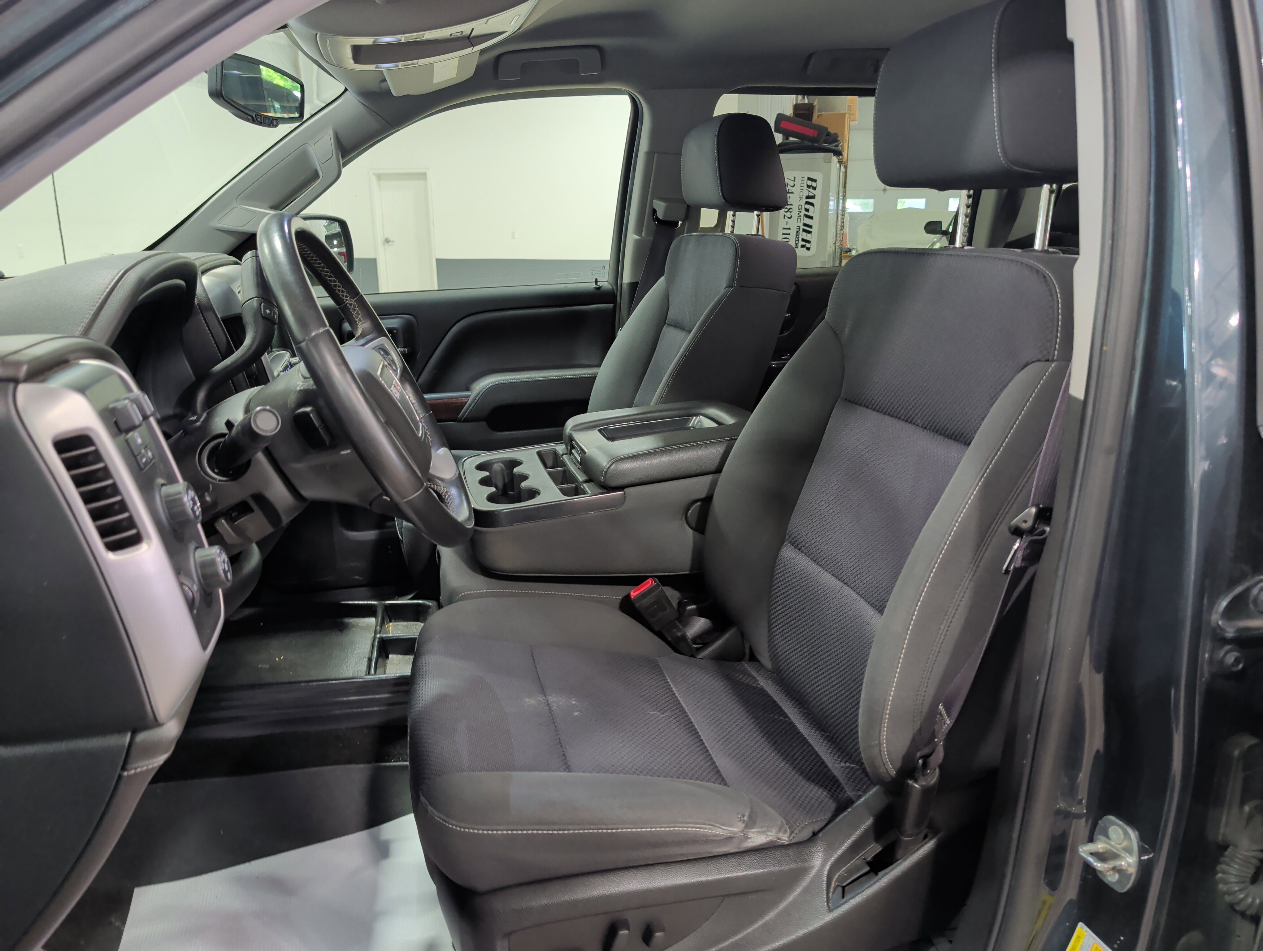 Used 2017 GMC Sierra 1500 SLE w/ SLE Value Package AWD/4WD image 8