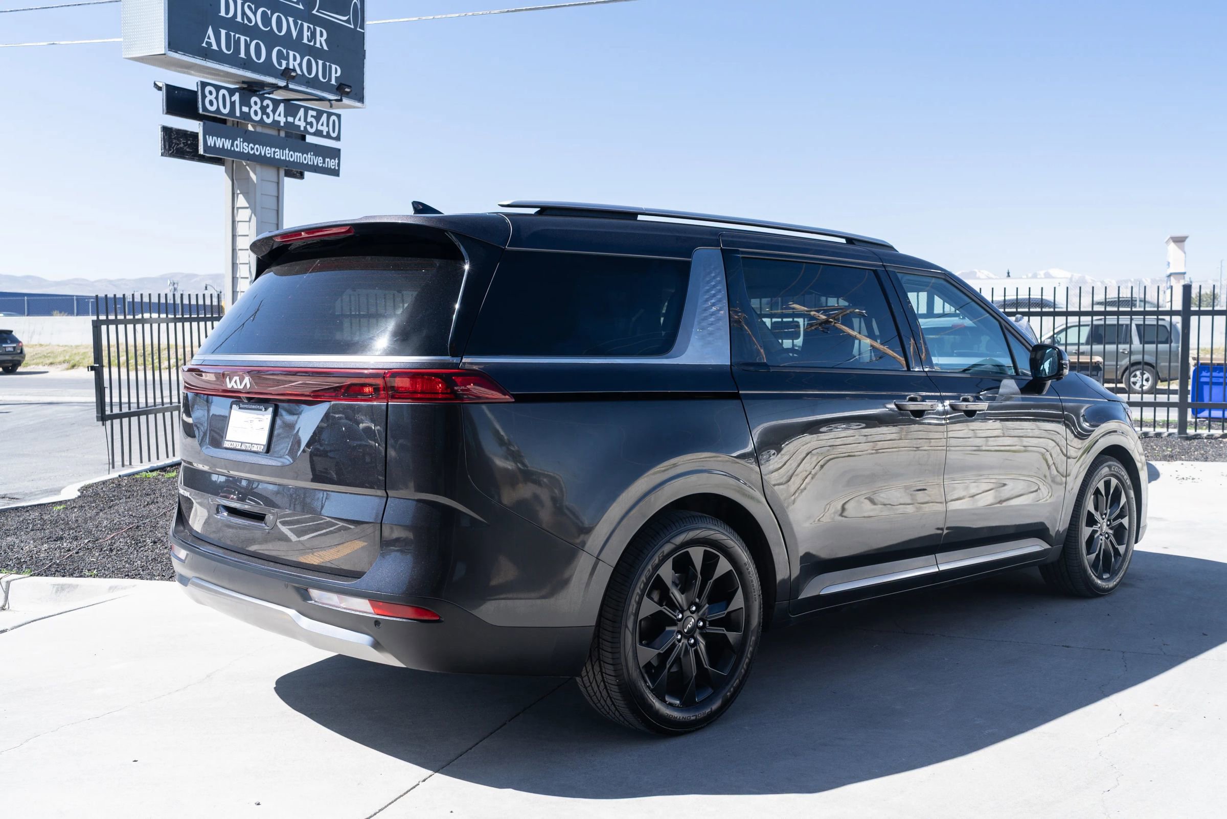 Used 2023 Kia Carnival SX FWD image 10