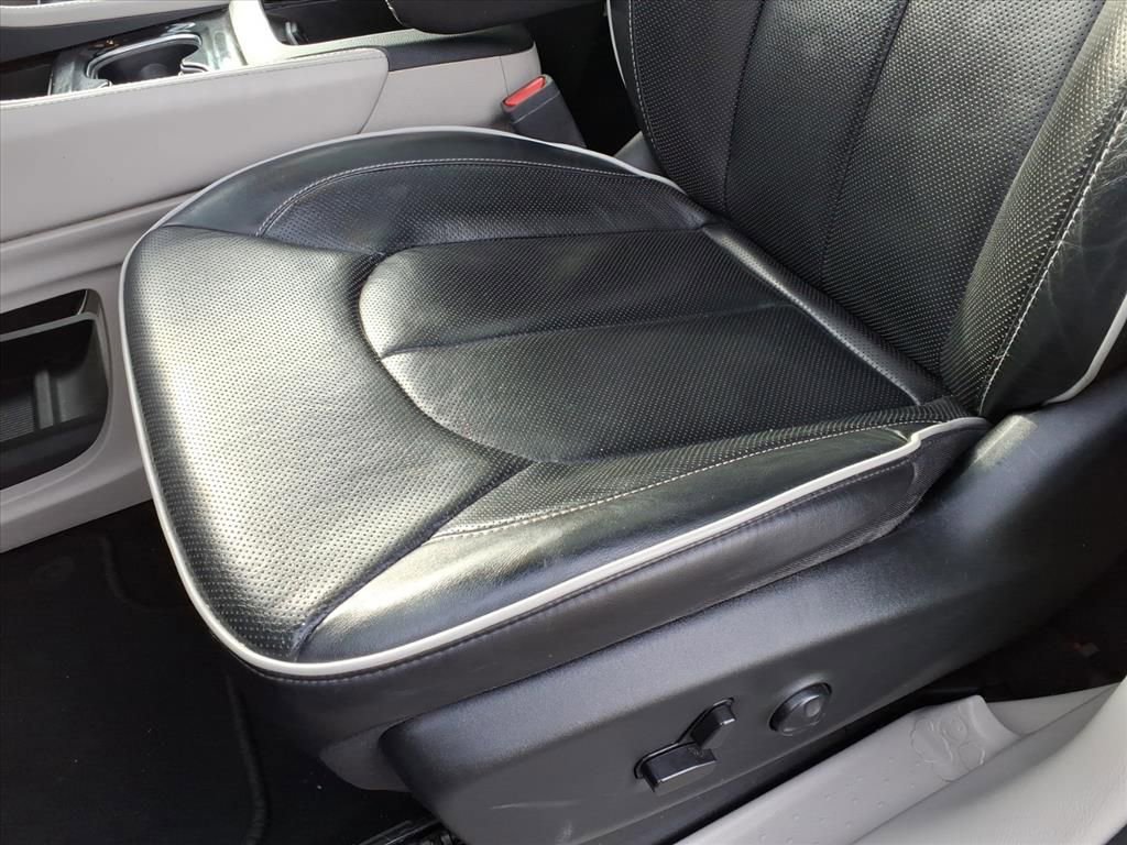Certified 2023 Chrysler Pacifica Limited image 11