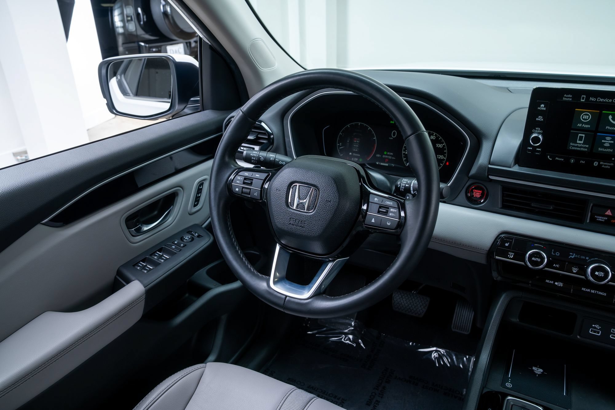 Used 2025 Honda Pilot EX-L image 10
